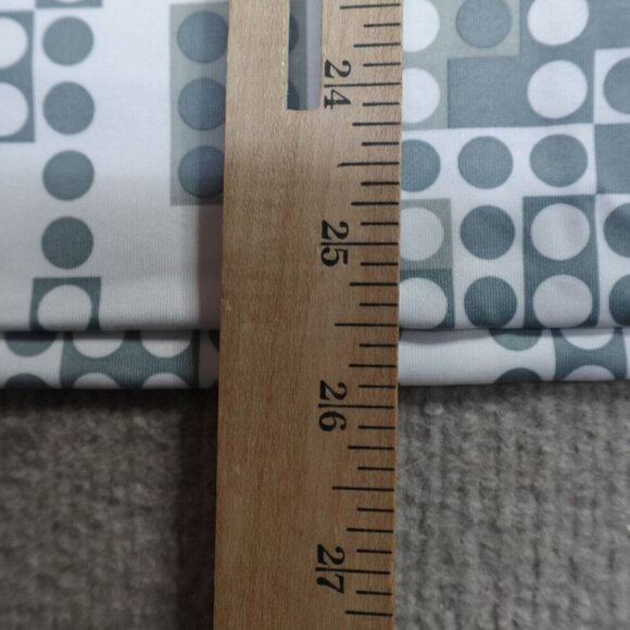 Under Armour Womens Shirt Small Gray White Long Sleeve Cold Gear - Picture 4 of 5